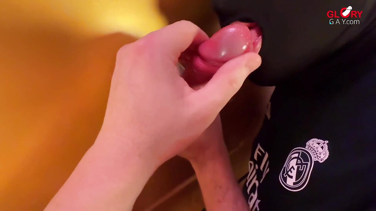 Gloryhole Volcano: Two Foreskin Vampires Drain Xxl Monster for 40-min Mega-eruption