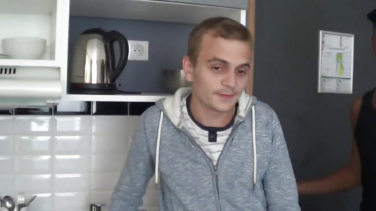 İki ibne Theo ve Adrian ile amatör seks kaseti