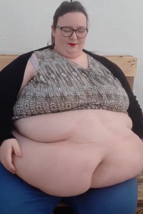 SSBBW joc secret cu burta de grădină