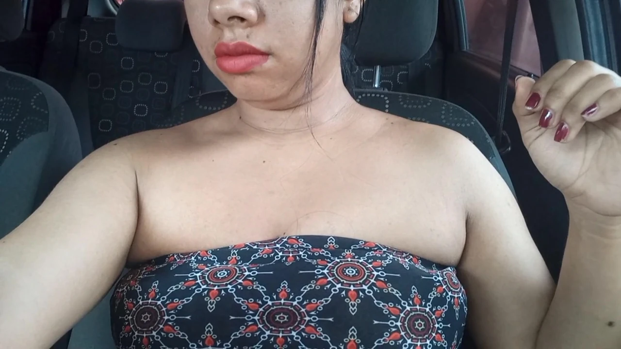 STEPMOM WALKING THROUGH THE STREETS MAKES HER WANT TO MASTURBATE HER TITS AND PUSSY