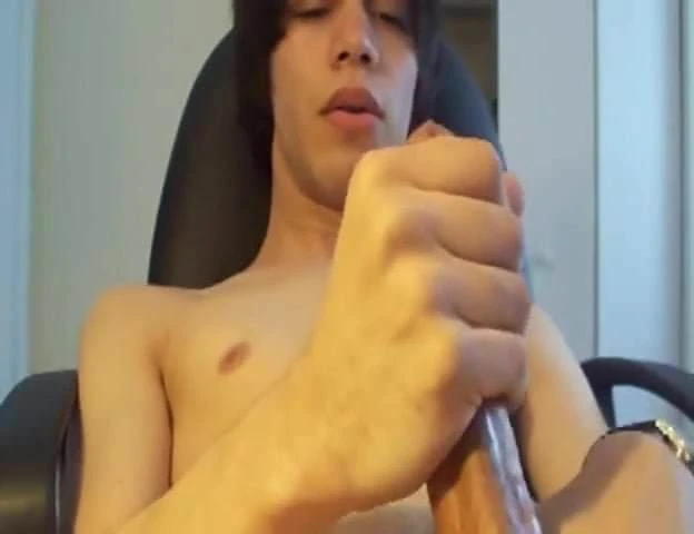 19yo jacking off on cam