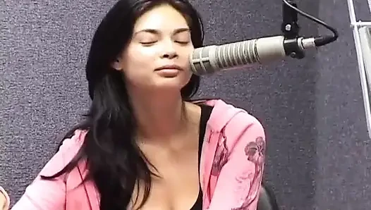 Honolulu'da Tera Patrick'in yer aldığı radyo röportajı