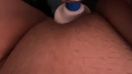 Annem yan odadayken yüksek sesle ve ıslak wixxe yapıyorum....