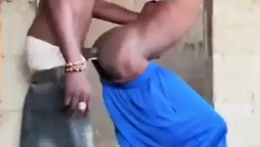 Sokak Adamla Karmaşık Olmayan Binada Seks..