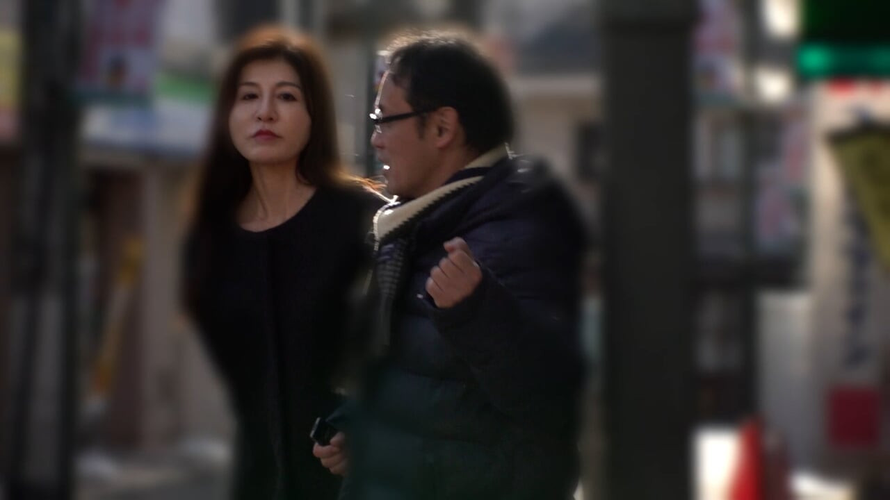 A142F09 Picking up a tall mature woman while shopping at a small local shopping street and taking her to a hookup room... An amateur mature woman climaxes repeatedly from the lonely single man's!