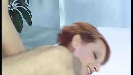 Она особенная тинка из Германии, которая здесь, чтобы трахнуться