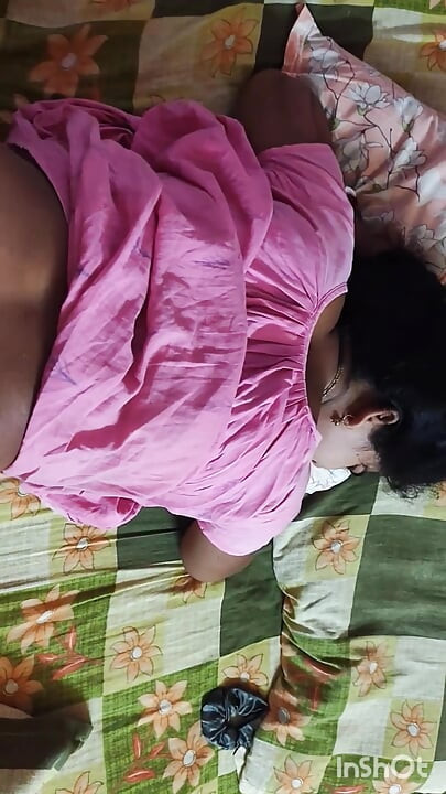 Padmini bhabhi šuká zezadu s manželem