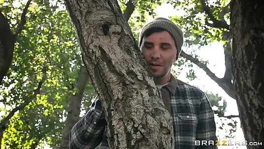 Brazzers - romi rain & alexis fawx lagi asik di taman saat keiran seks threesome