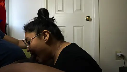 Boğazıyla o yarağı çekiyor