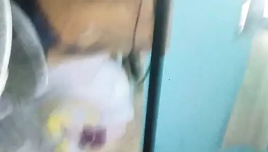 В видео от первого лица, я вставлю это в свою подругу в розовом платье и булку