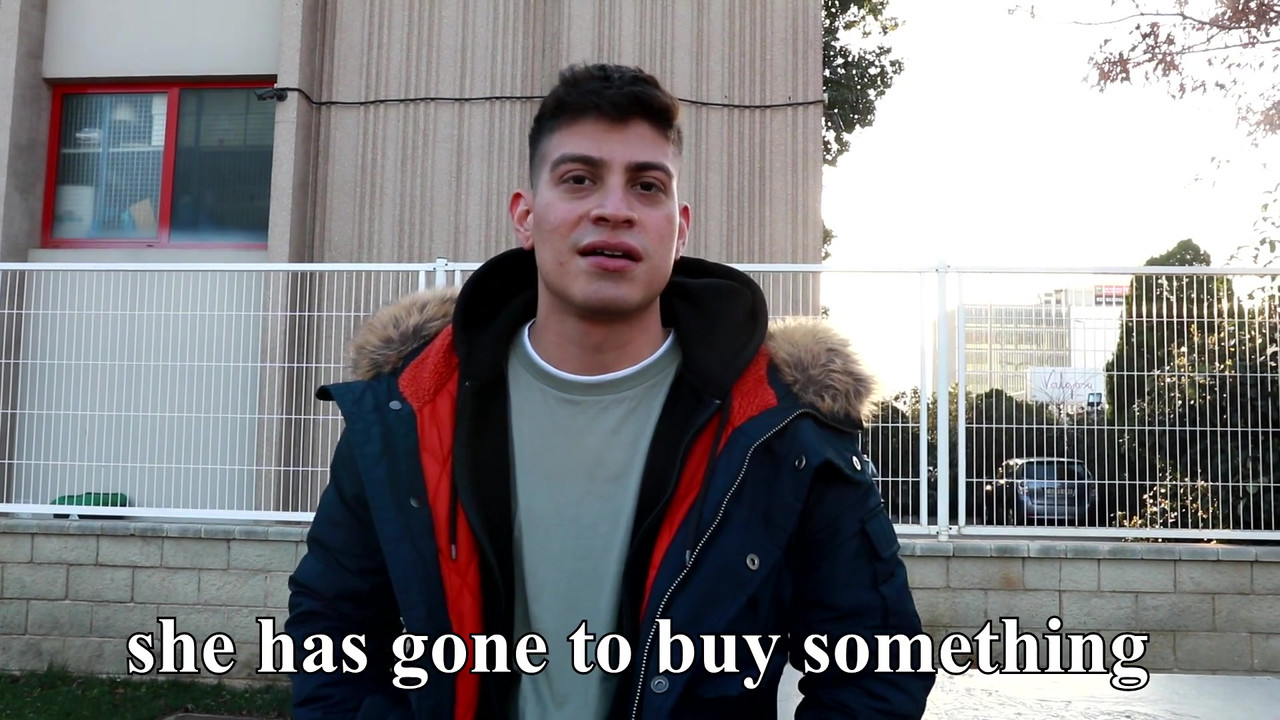 Annie在街上被抓