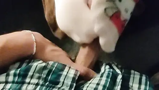 Kitty si cewek hot rambut pink lagi asik ngocok kontol dengan kaus kaki