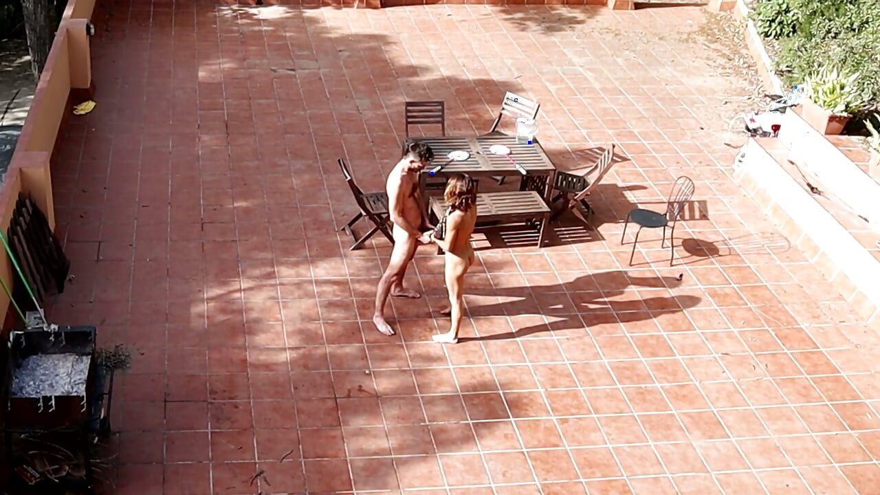Couple catched fucking in the courtyard
