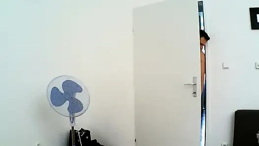 Cowok mesum mesum mestinya ngocok kontol pakai stoking nilon!