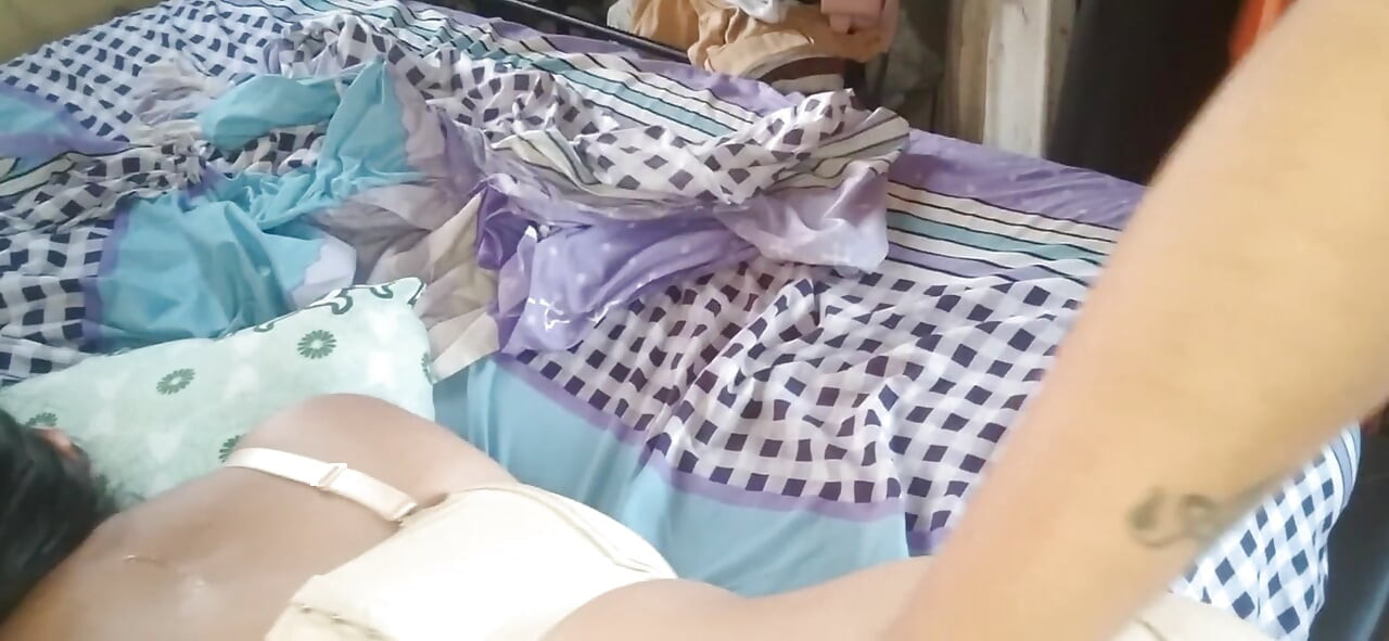 Doggystyle Dziewczyna zerżnięta palcem w dupę
