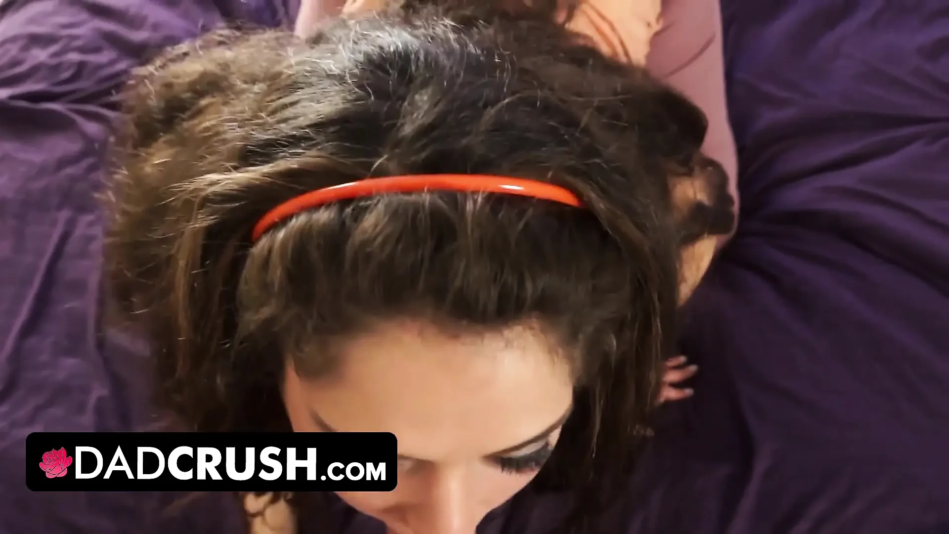 Dadcrush - 饥渴的继女在我把鸡巴深深插入她湿润的少女阴户之前, 给我跳了一圈舞蹈