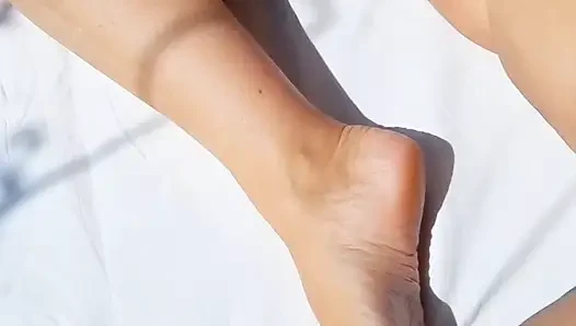 Sarışın Olgun Eş Dışarıda Ayak Fetişinden Hoşlanıyor