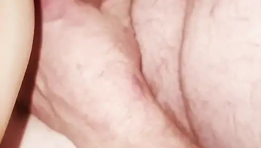 Zoey обожает кримпаи и принимает большой член