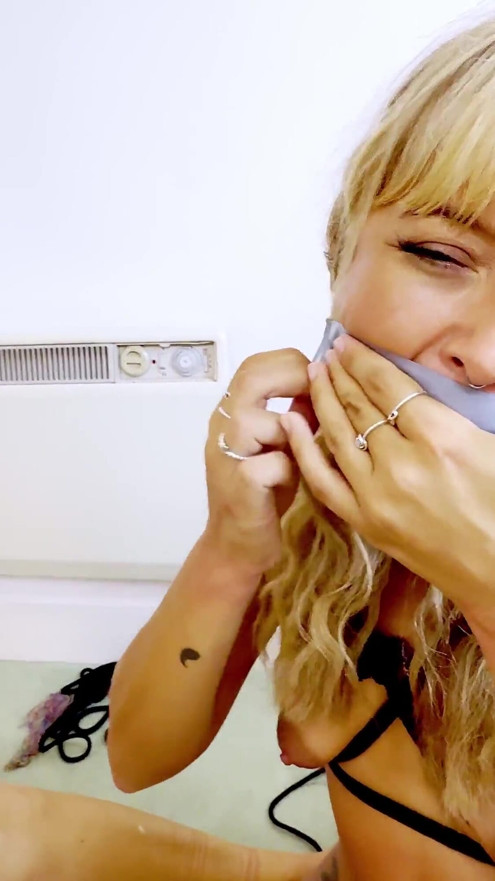 Renee și Sofia, surori vitregi la War Bound de regulile mamei vitregi (4k)