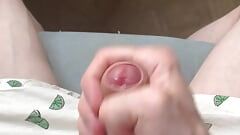 Mijn ongesneden penis enorme lading sperma in ondergoed