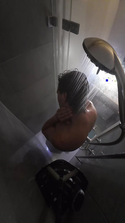 Guy with tiny dick uses my shower