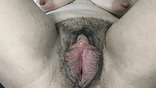 Kıllı amcığım geniş açık açık azdırıyor