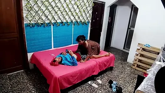 Wanita dewasa menggunakan seorang pria untuk kesenangannya dan merekam rekaman pribadi. Bagian 1