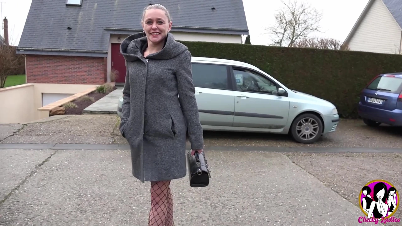 Hot anal sex with a stunning brunette mature