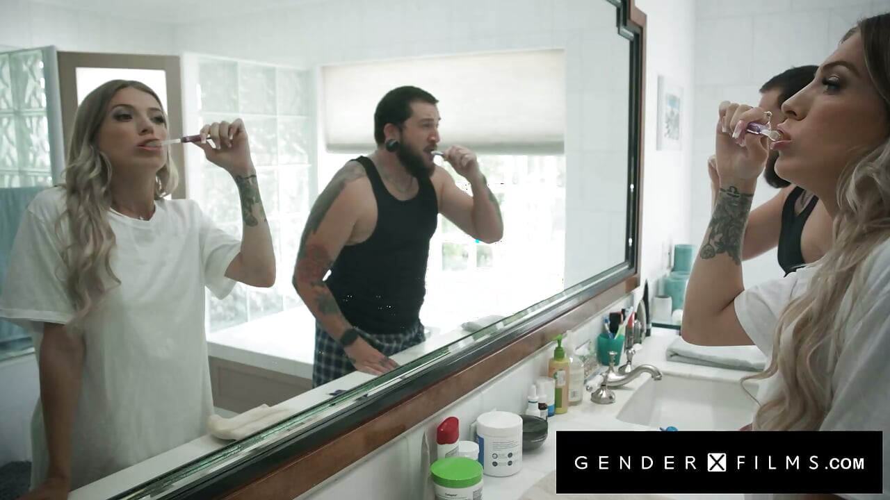 GENDERX FILMS - ארבע בייביות סיס גדלות זיונים טרנס בן לילה ורצות לגינקולוג הסוטה לתשובות