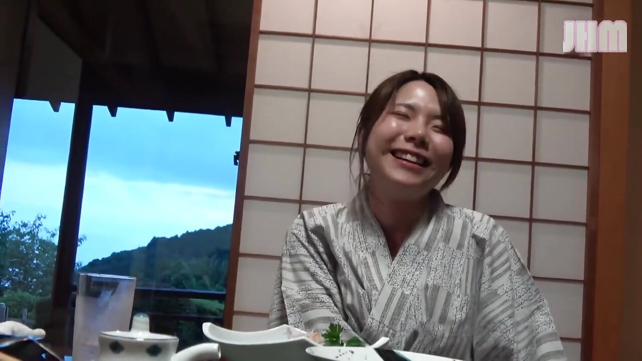 32세의 유부녀 린과 함께하는 리조트 이스케이프 - 2