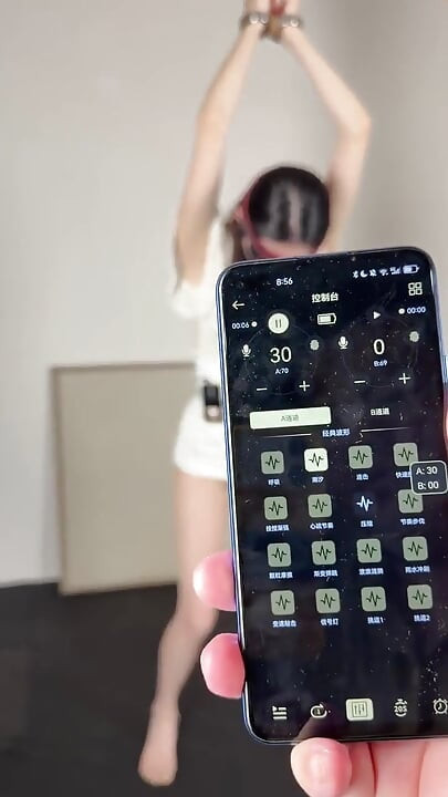 Bo Bo Bei chocou aleatóriamente o plug a ler