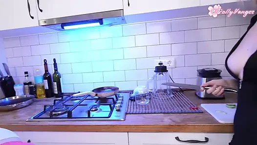 Üç azgın üvey kız kardeş aç kaltaklar gibi penisime atladı