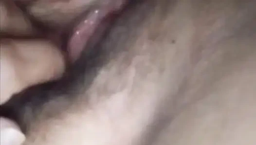 Noch ein gestriger videoanruf mit meiner frau, sie hat eine enge und haarige nasse muschi, ich mag es so sehr