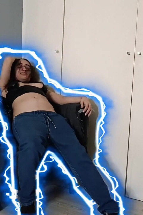 House Buttcrack a été électrocuté sur la chaise