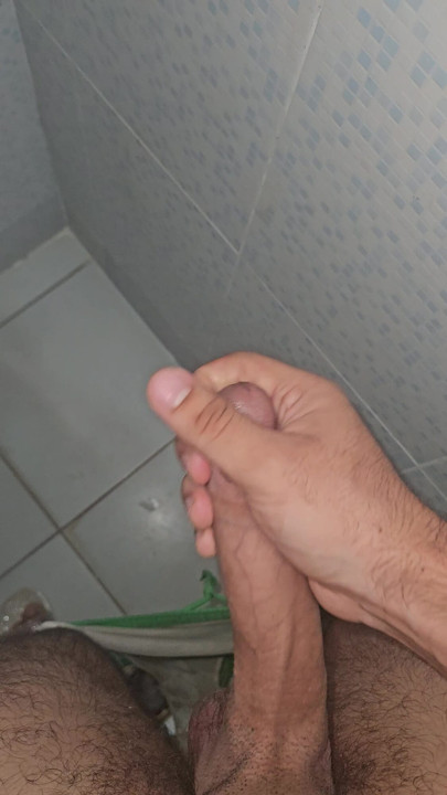Masturbing and precum from Algerian big cock
