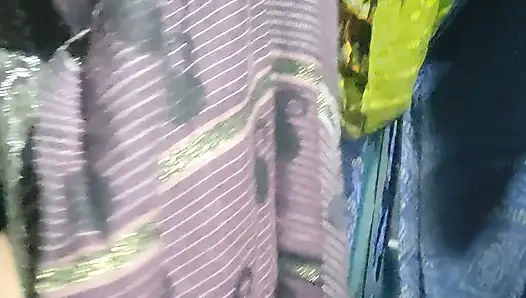 Жена показывает свою молодую киску мужу