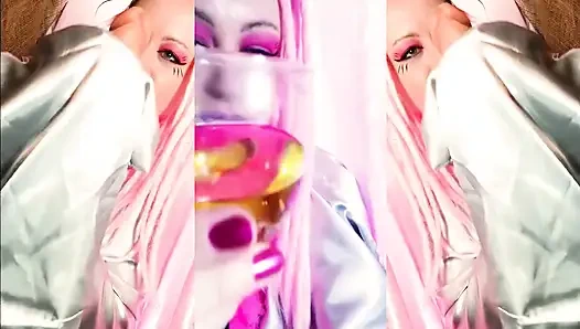 Богиня Лана доминирует Над Bruci с соблазнительным гладким шелком