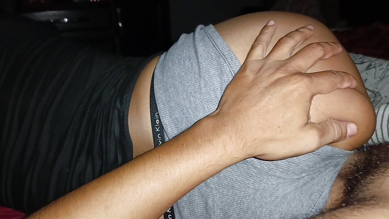 Meniduri putri tiri saya, saya tidak tahan dengan godaan dan saya cum di dalam vaginanya
