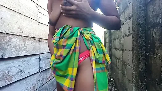 Соблазняю в сексуальных горячих штанах, трет мою волосатую киску, сжимая мои сиськи