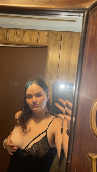 Mmm heyy:) hope you like, I’ve got deal going rn on my VIP page:) come and check it out before it’s too late trixethick23