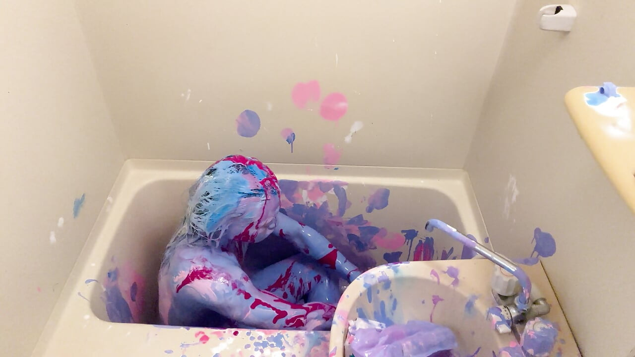 WET&MESSY Messy Play: Covered in Paint by a Boy 2