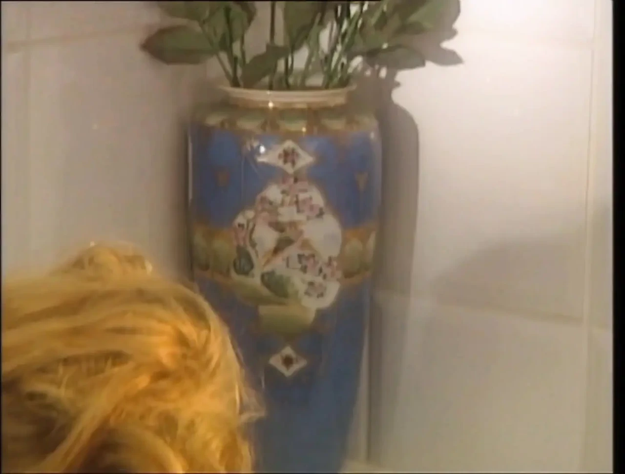 Máy bay bà già xinh đẹp vú to cổ điển bị đụ và bắn tinh vào miệng bởi những con cu to cứng