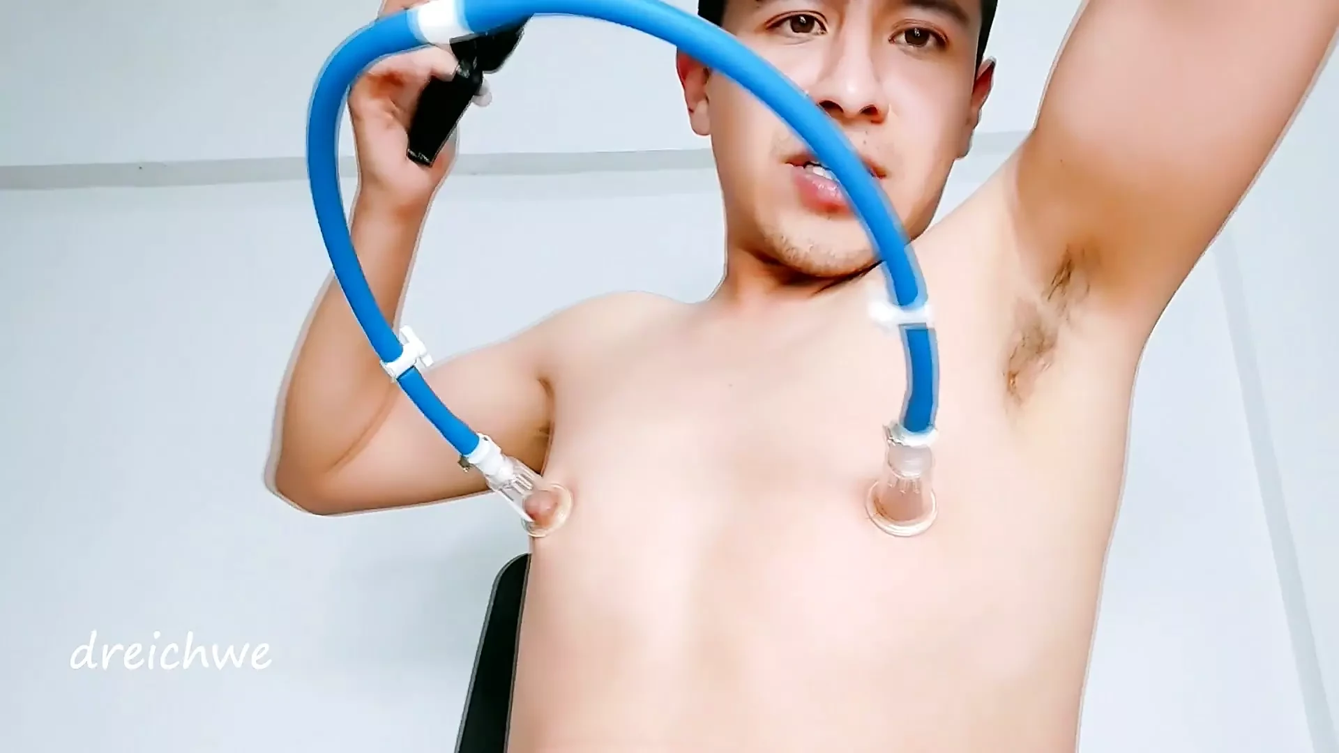 Aku lagi asik pentilku pakai pompa