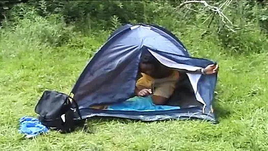 Big Omar's British Adventures: Perkemahan di ujung belakang (2002)