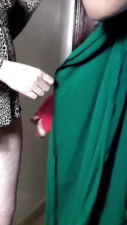 बड़ी गांड वाली पत्नी कतरी