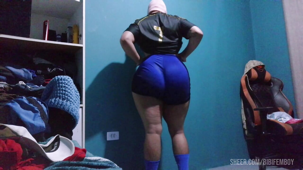 A curvy tranny with a big ass and a feminine body.