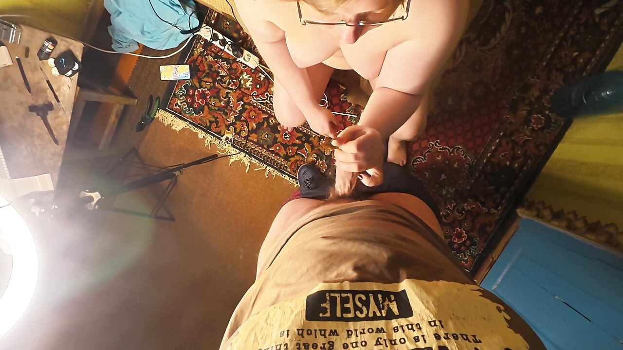 彼は私の顔や胸に射精しました