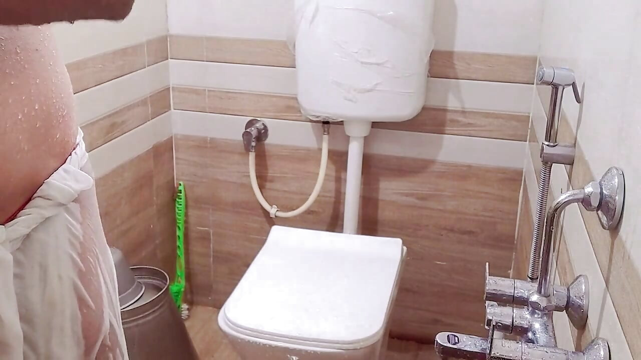 Desi muškarac krči