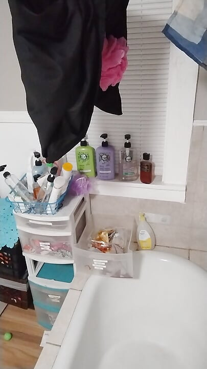 İRI GÜZEL SÜRTÜK SIKIŞ DELIĞI IÇ ÇAMAŞıRLı KOCASıNı ALDATAN EŞ DEĞIŞTIREN KADıN