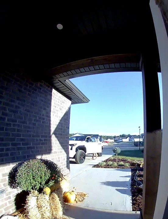 Izlazak do kamiona na prilazu rizično